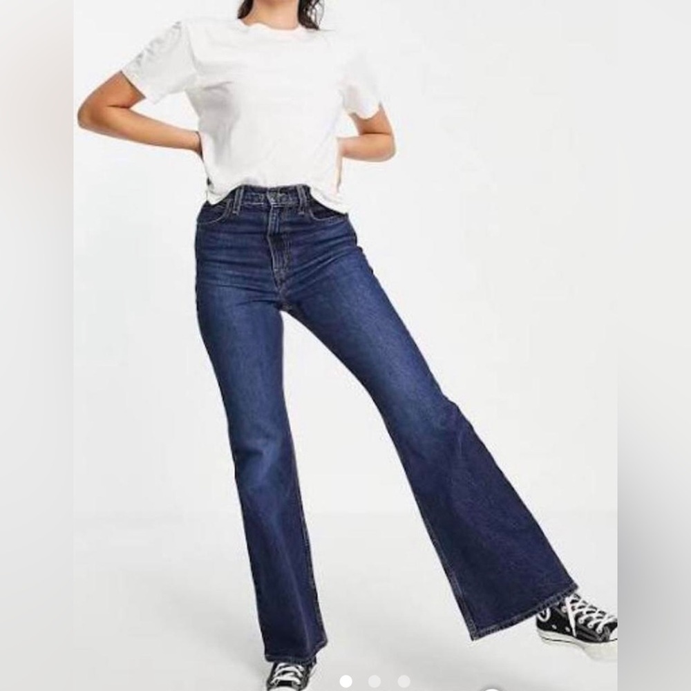 Levi’s high rise 70s jeans flare, dark wash, size 32 regular length